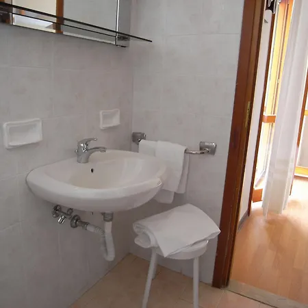 Hotel Moreri Hotell 3*